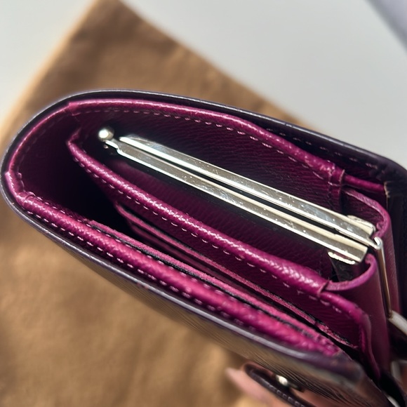 Louis Vuitton Epi Kisslock Wallet - Picture 8 of 9